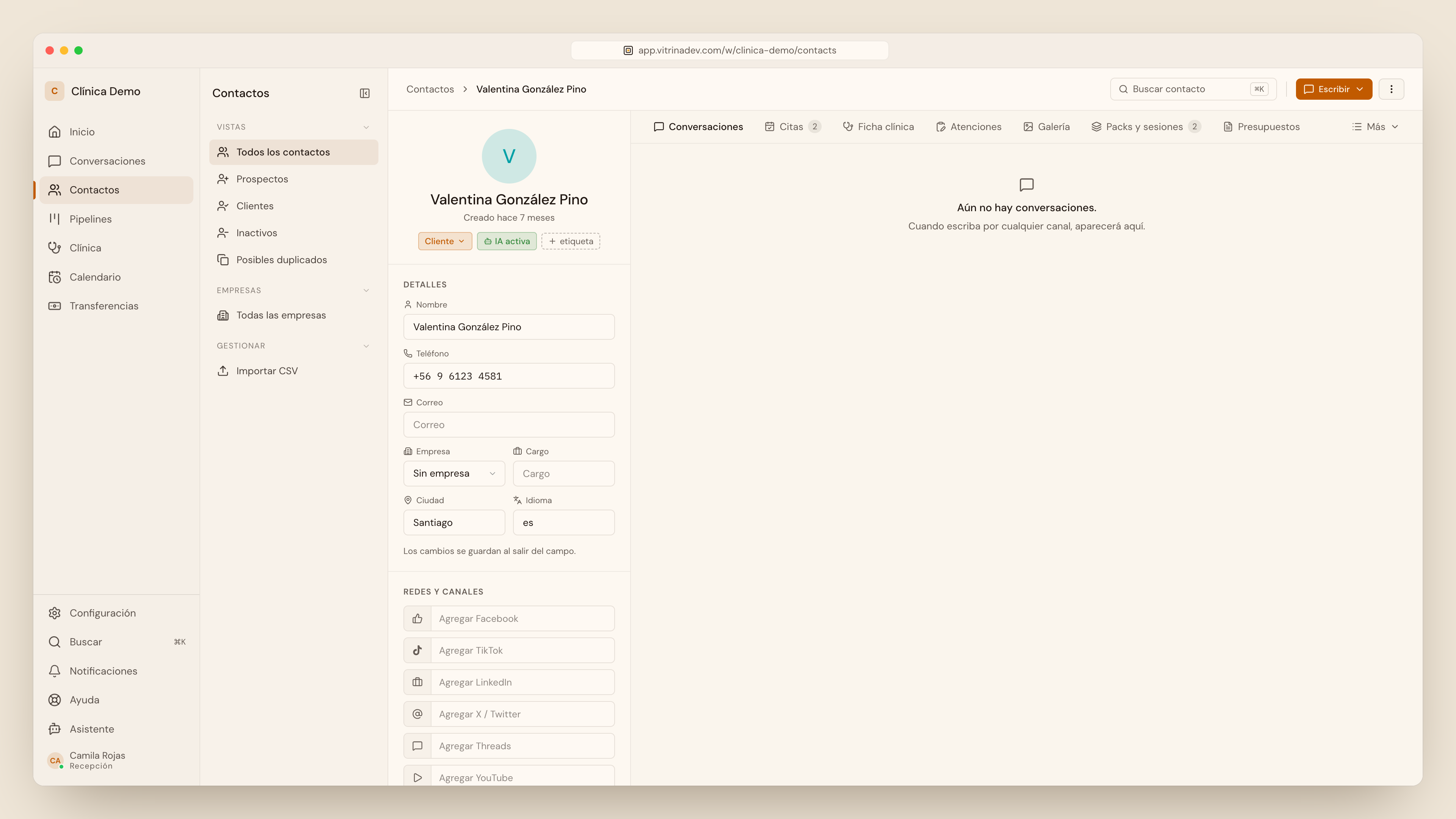 Ficha del contacto vinculado, con sus datos y las pestañas de clínica
