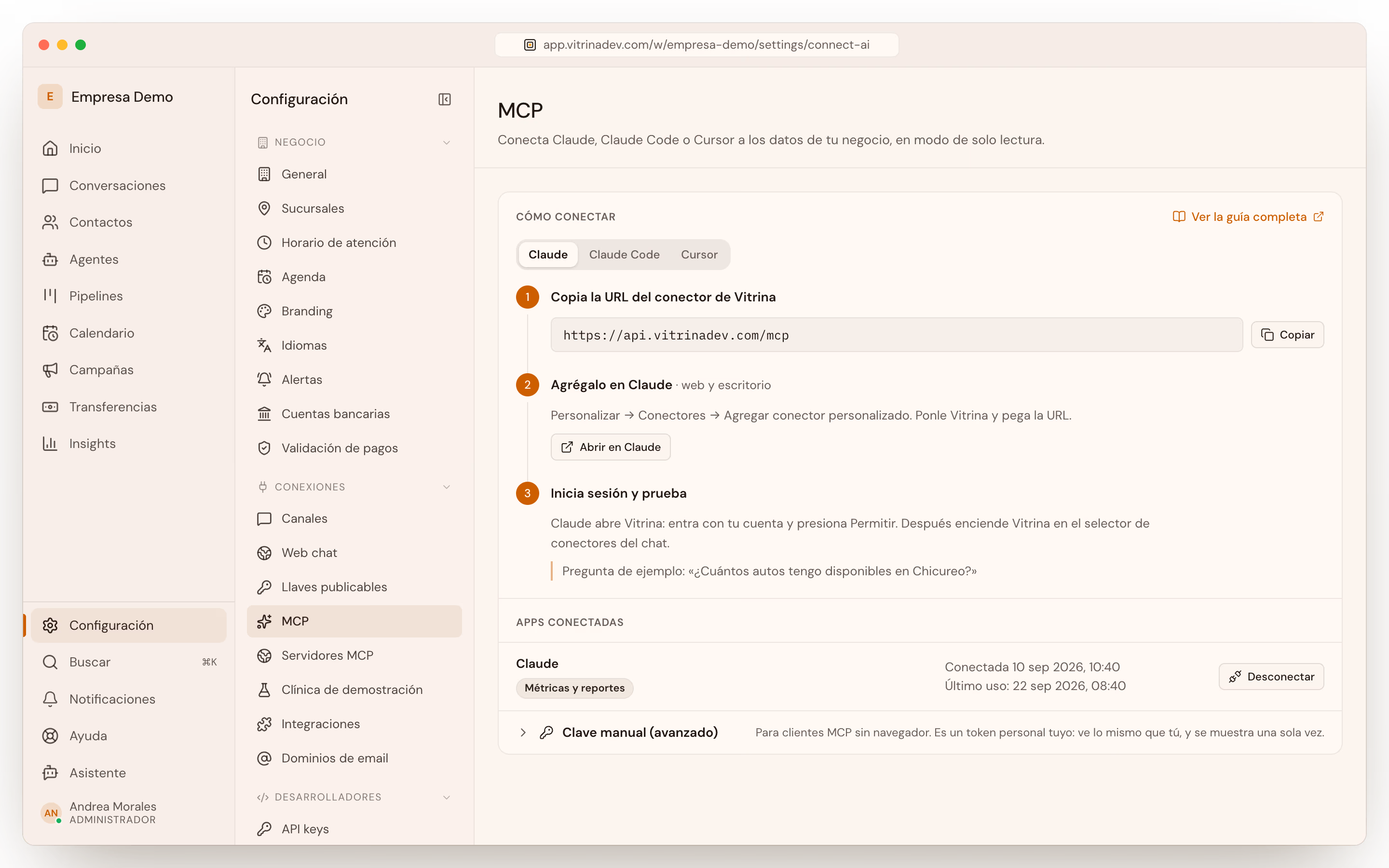 La pantalla MCP de Vitrina: la URL del conector, los tres pasos para agregarlo en Claude y, debajo, la app conectada Claude con su alcance Métricas y reportes